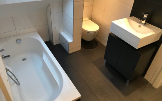 *MODERNE 2 ZIMMER KÜCHE BAD WOHNUNG IN WADGASSEN CA. 65qm