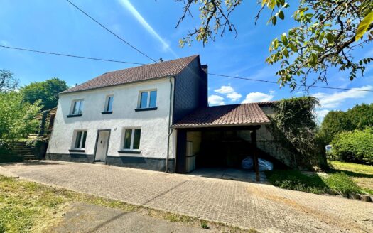 Renoviertes Einfamilienhaus mit großem Grundstück in 66839 Schmelz-Dorf